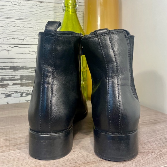La CANADIENNE Black Leather Booties - Picture 10 of 15